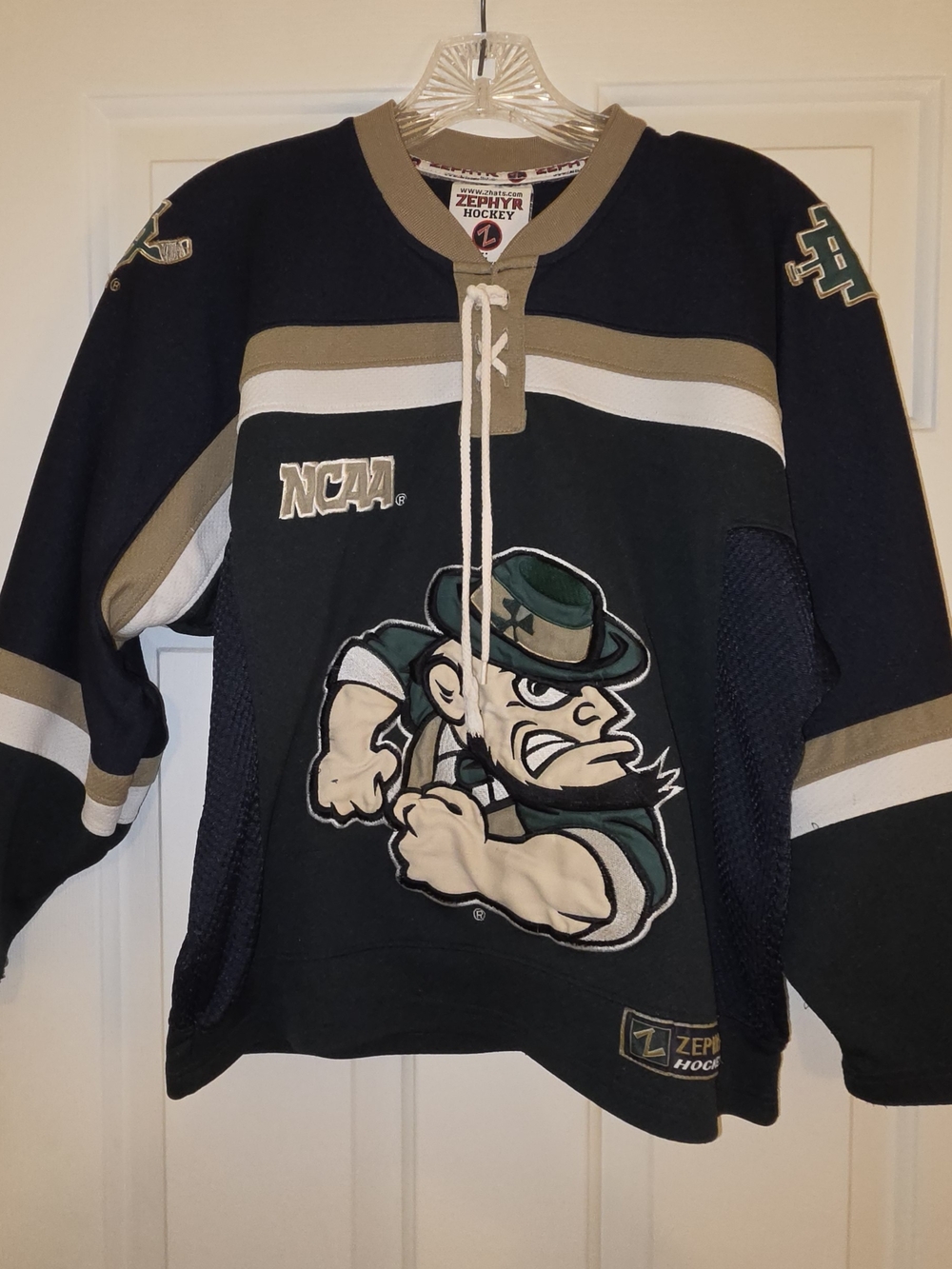 Zephyr Hockey NCAA Fighting Irish Vintage Dark Green/Gold Hockey Jersey, Youth S